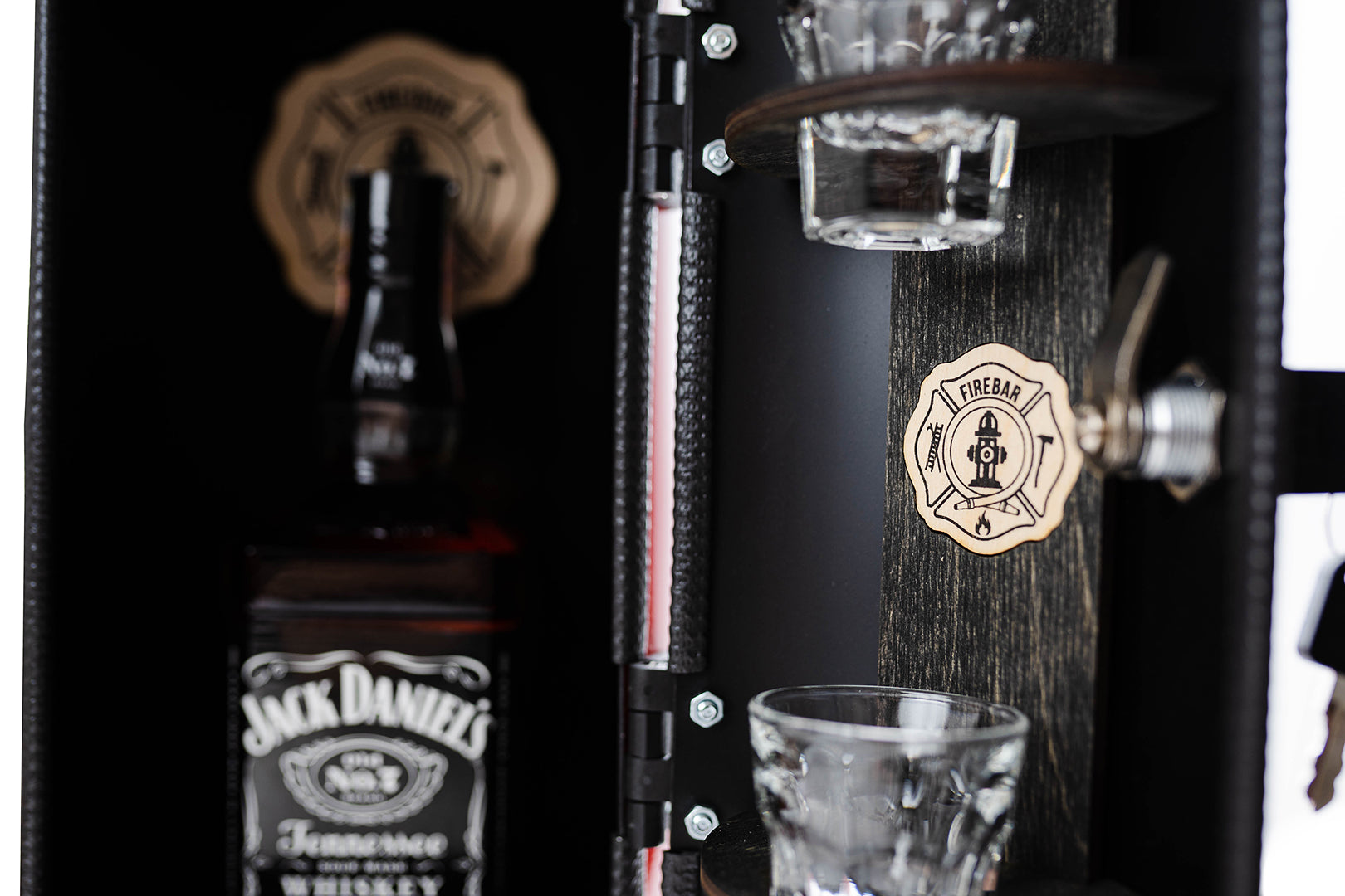 Firebar Männerhandtasche Männergeschenk Dekoration Minibar Feuerlöscher