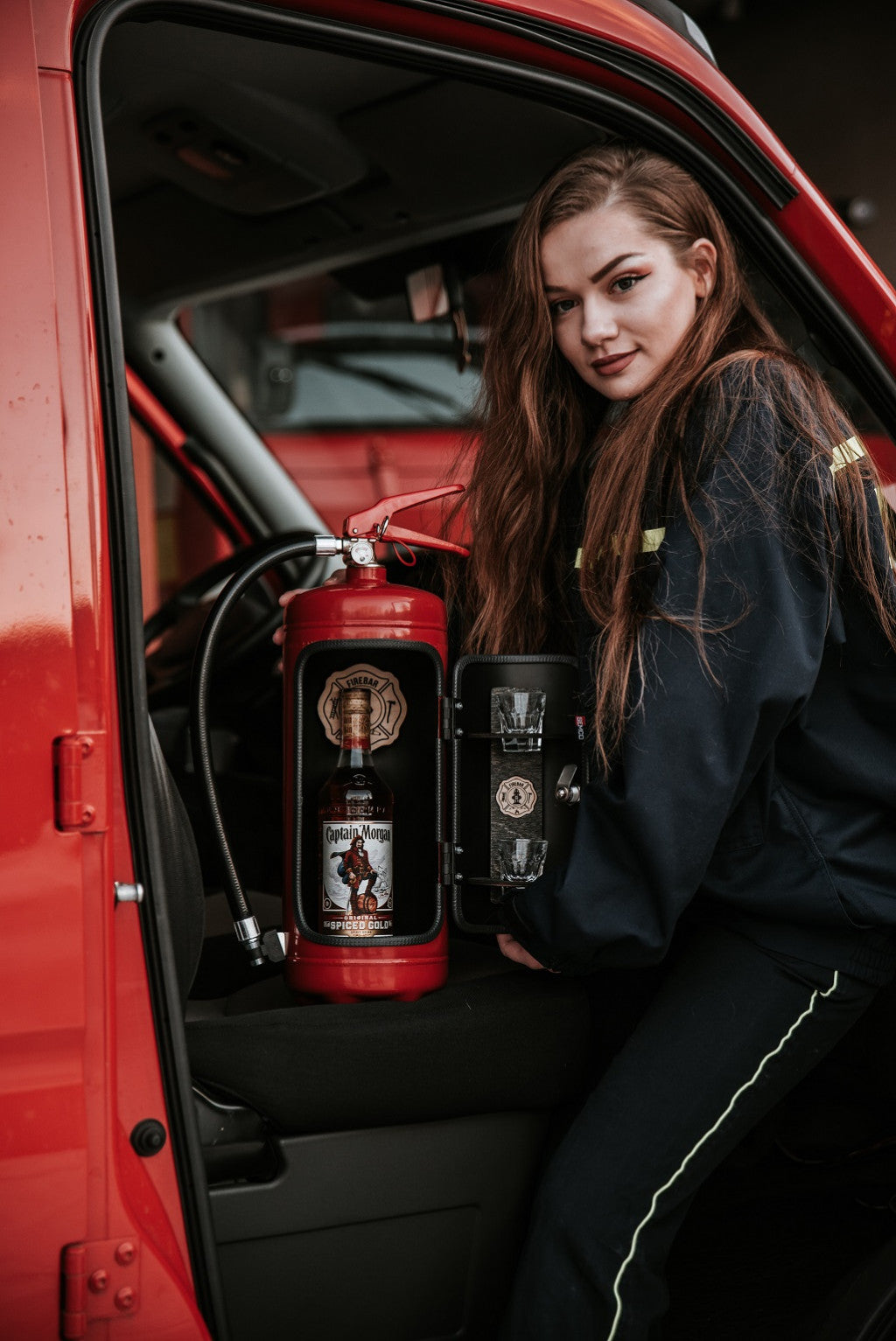 Firebar Feuerlöscher Feuerwehr Minibar Bar rot