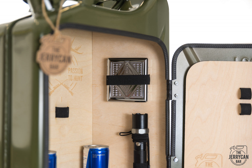 Männerhandtasche mal anders - Die Minibar für echte Jäger