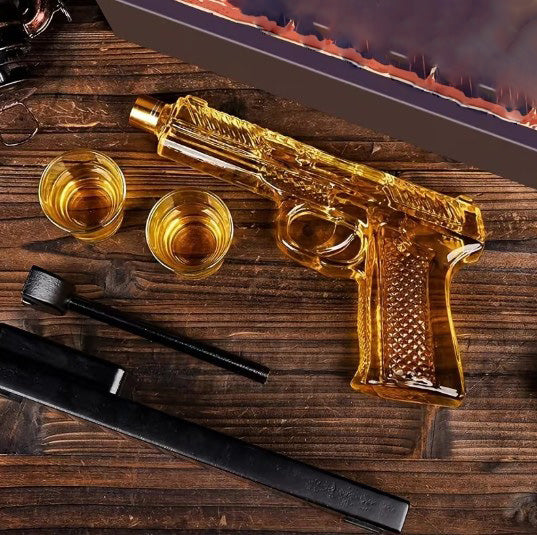 Whisky Dekanter Geschenk Set im Pistolen-Design – Exklusives Geschenk für stilvolle Männer