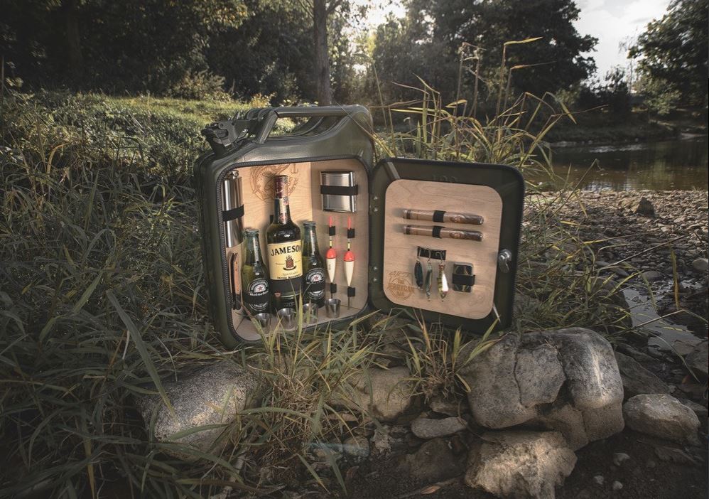 Männerhandtasche mal anders -Power of Silence- Die Minibar für echte Fischer