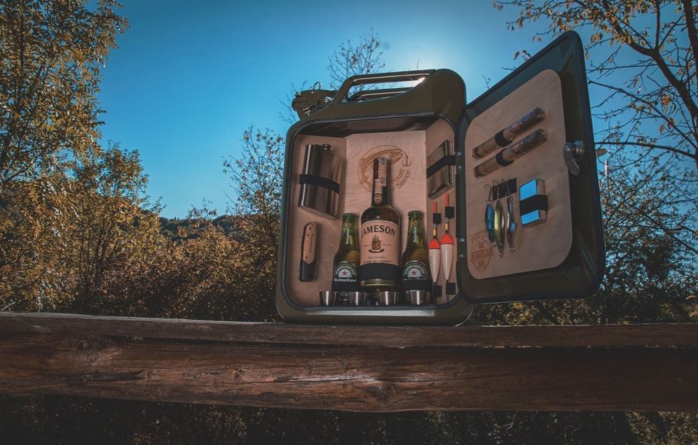 Männerhandtasche mal anders -Power of Silence- Die Minibar für echte Fischer