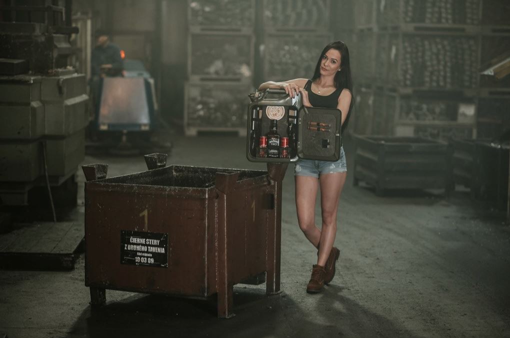 Männerhandtasche mal anders -Real Man- Die Minibar für echte Kerle