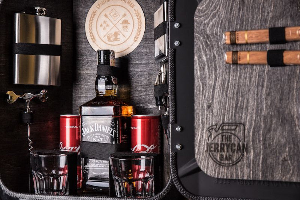 Männerhandtasche mal anders -Real Man Black Edition- Die Minibar für echte Kerle