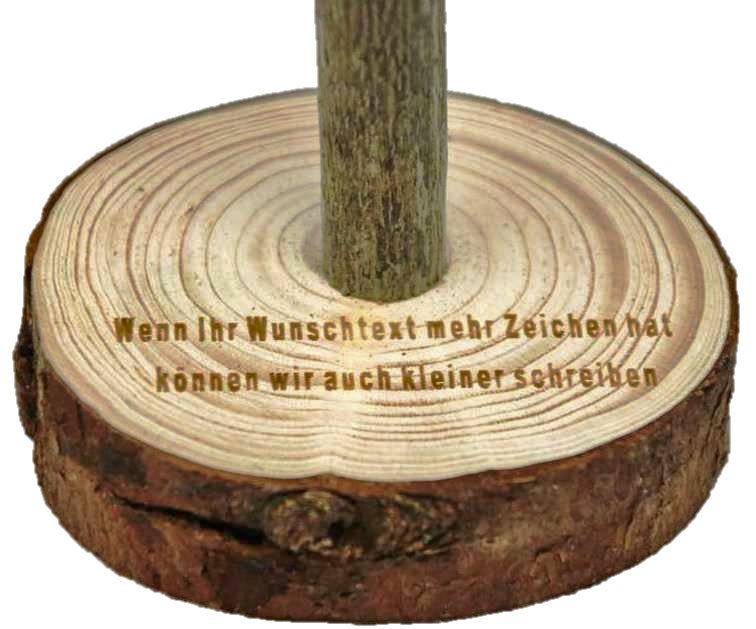 Deckelbaum-Holzsockel mit zweizeiliger Beispielgravur.