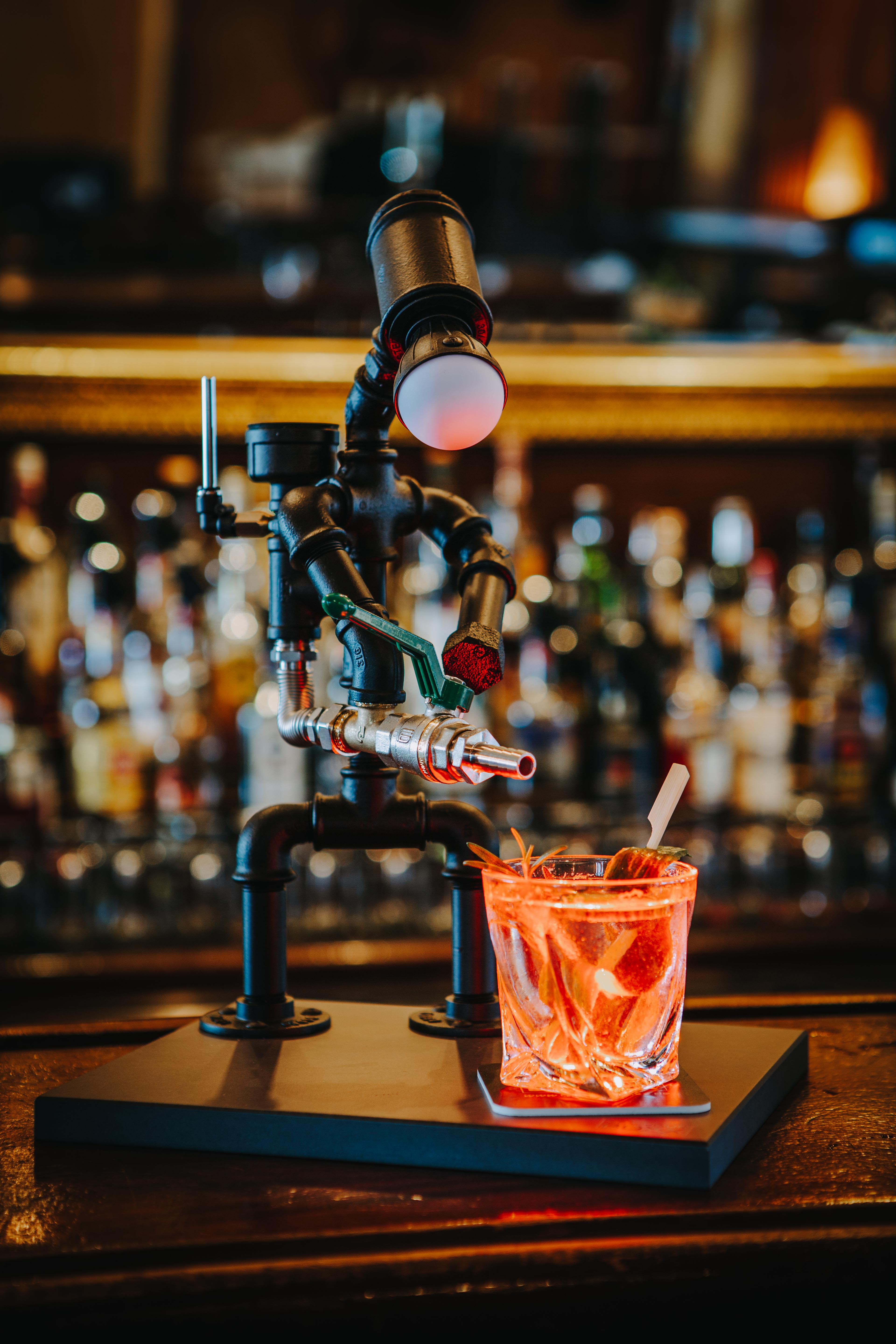 Feuerwehrmann Feuerwehr Getränkespender Spirituosen Schnaps Whisky Rum Grappa