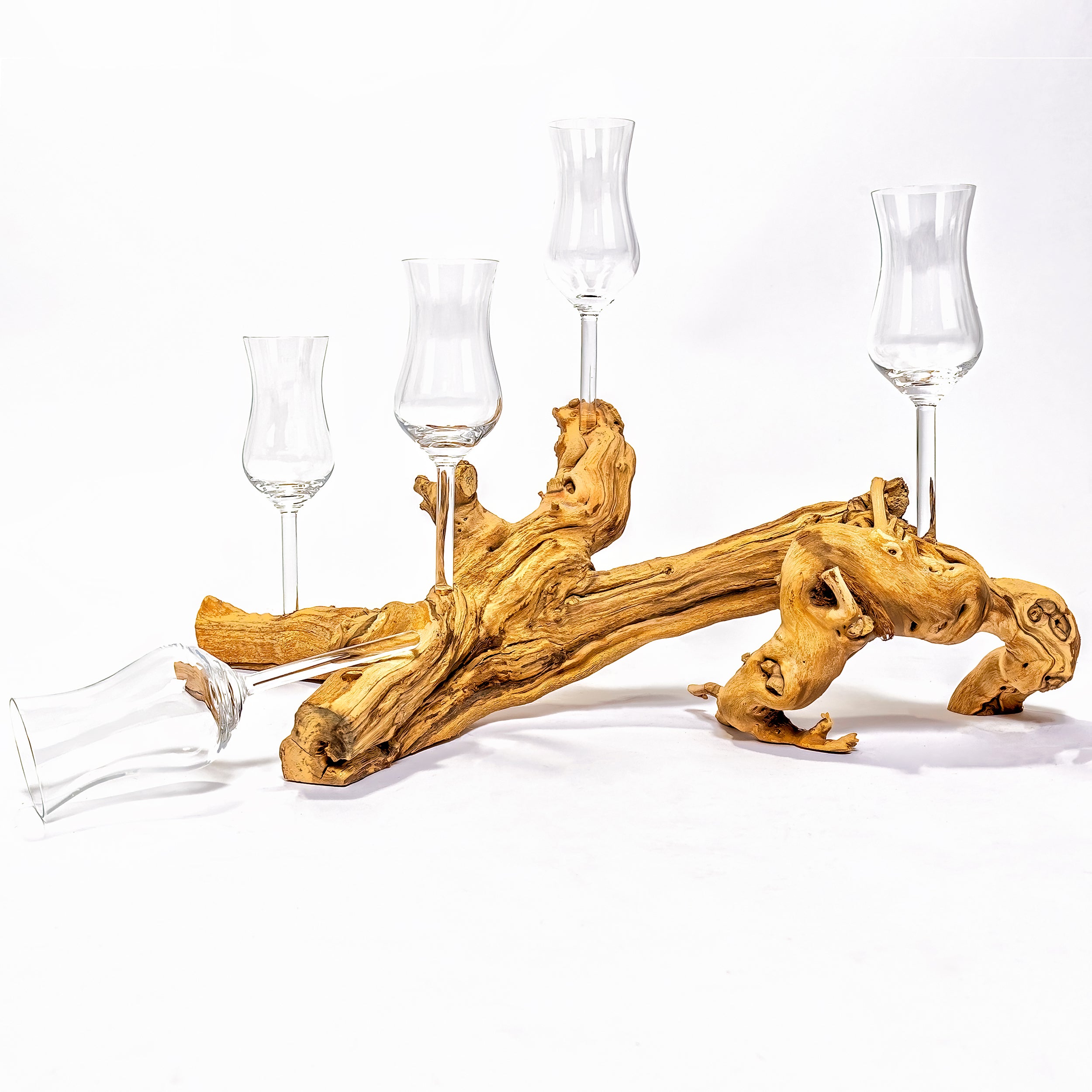 Grappawurzel Schnapsglas ohne Fuß auf Echtholzwurzel