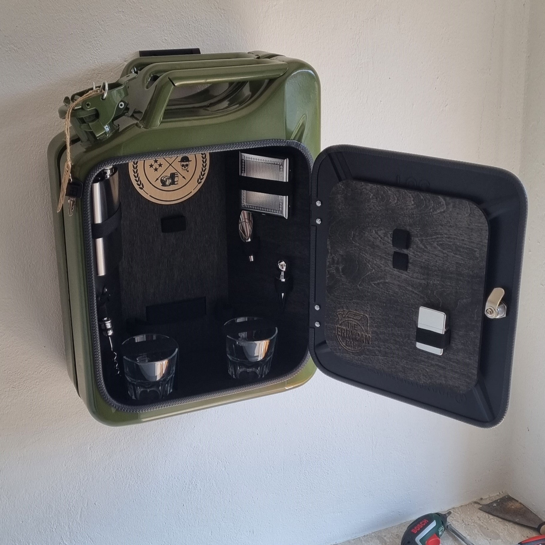 Wandhalterung Kanister JerryCan Kanisterbar Minibar