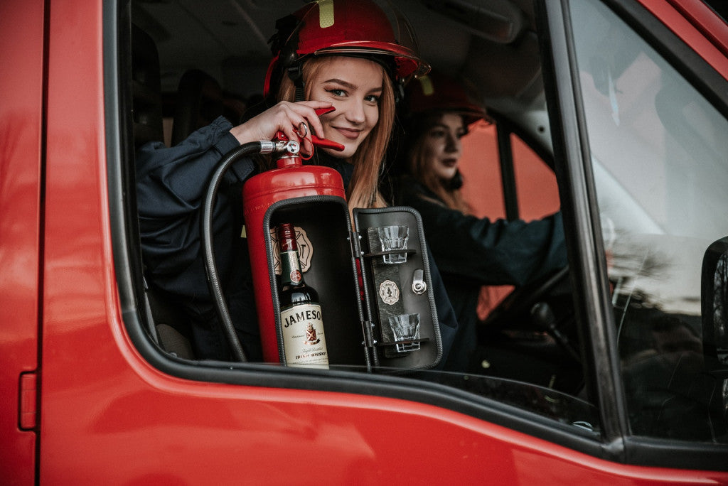 Firebar Feuerlöscher Feuerwehr Minibar Bar rot