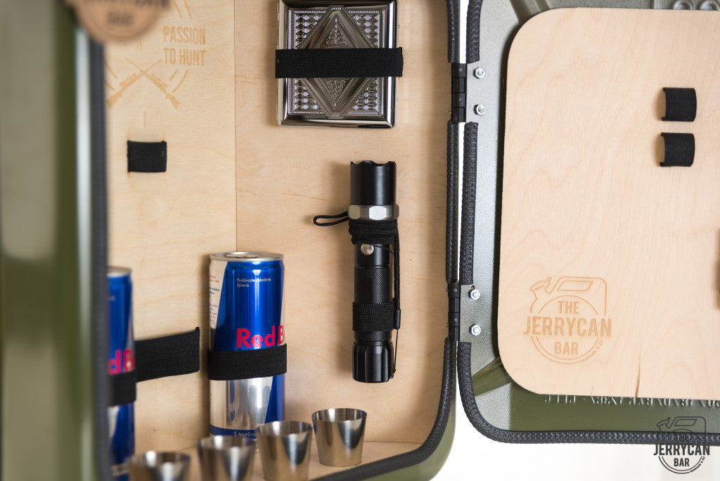 Männerhandtasche mal anders - Die Minibar für echte Jäger