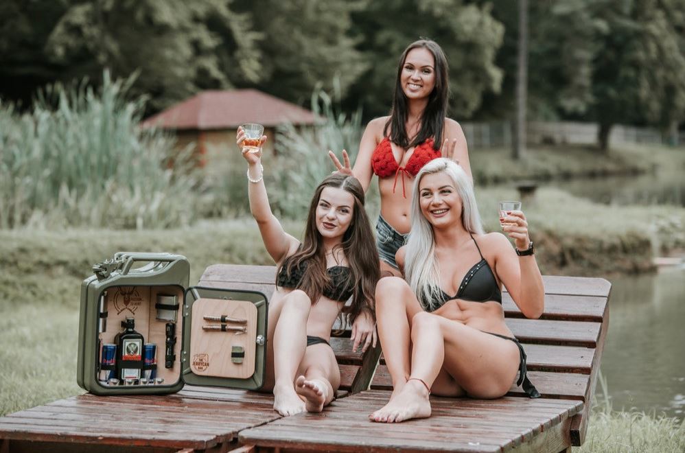 Männerhandtasche mal anders - Die Minibar für echte Jäger