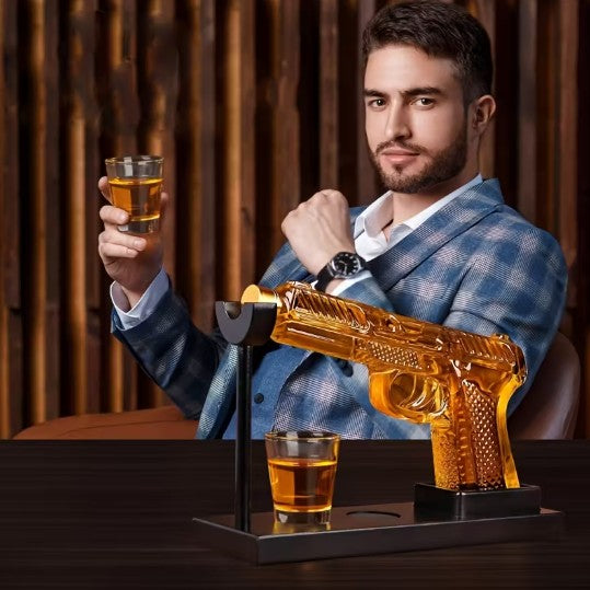 Whisky Dekanter Geschenk Set im Pistolen-Design – Exklusives Geschenk für stilvolle Männer