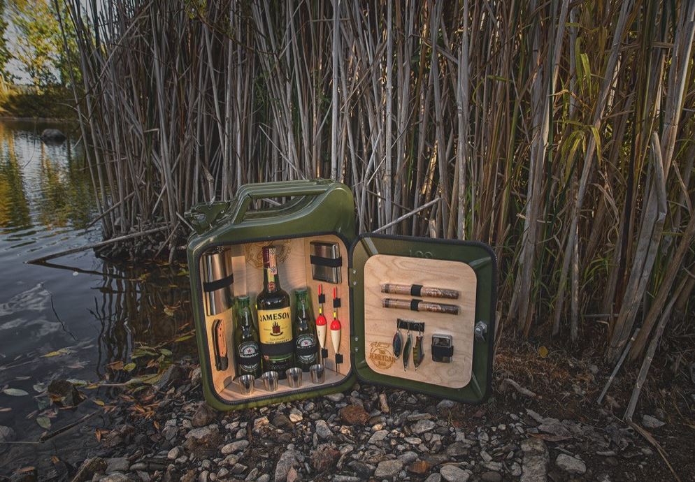 Männerhandtasche mal anders -Power of Silence- Die Minibar für echte Fischer