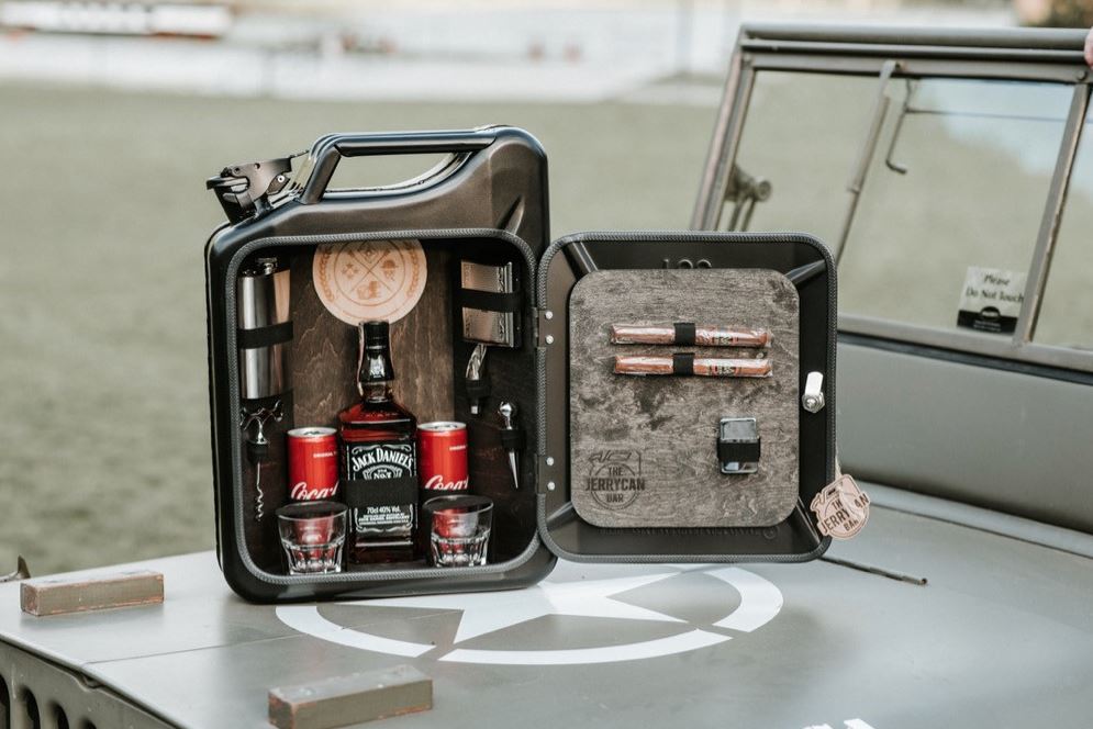 Männerhandtasche mal anders -Real Man Black Edition- Die Minibar für echte Kerle