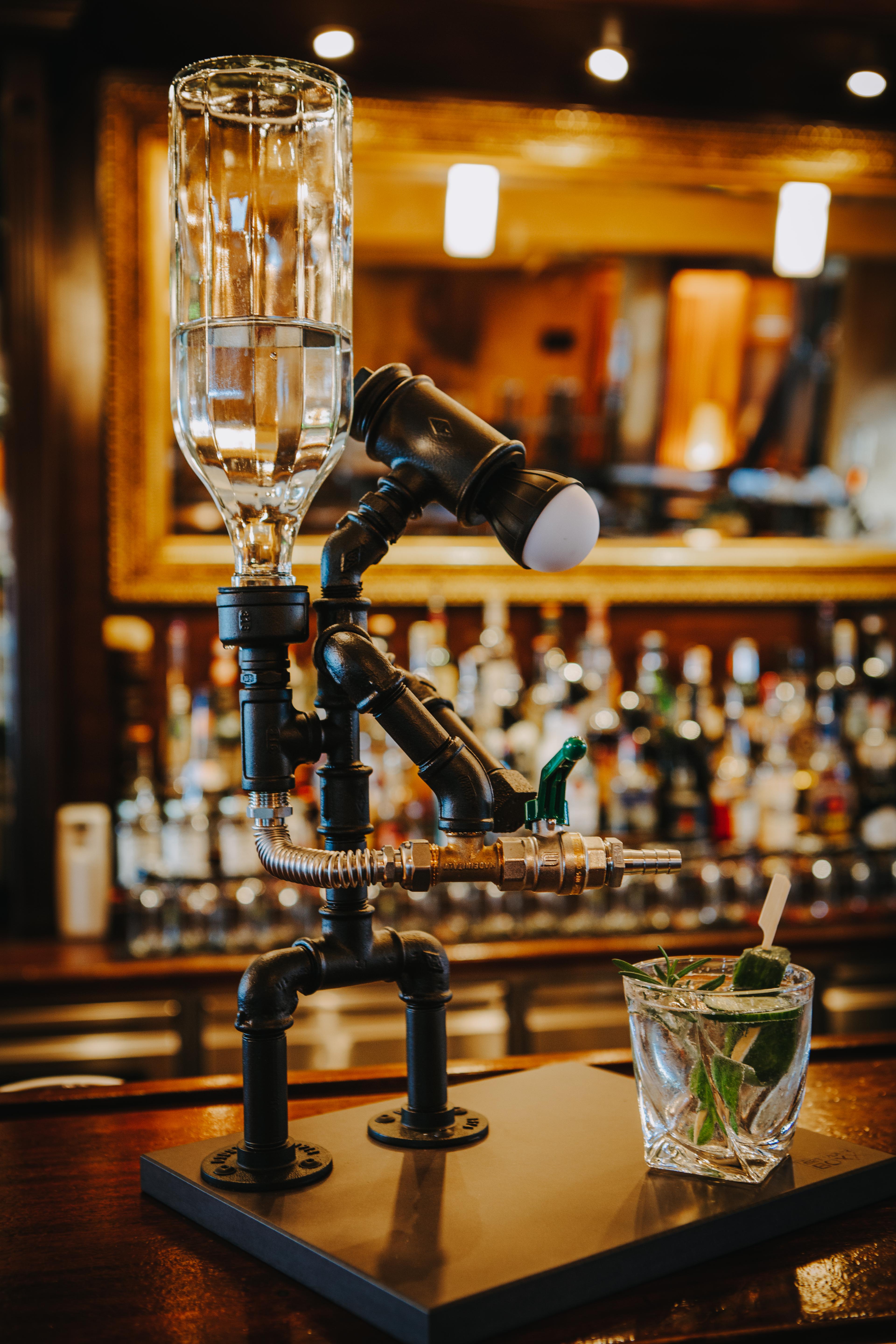 Feuerwehrmann Feuerwehr Getränkespender Spirituosen Schnaps Whisky Rum Grappa